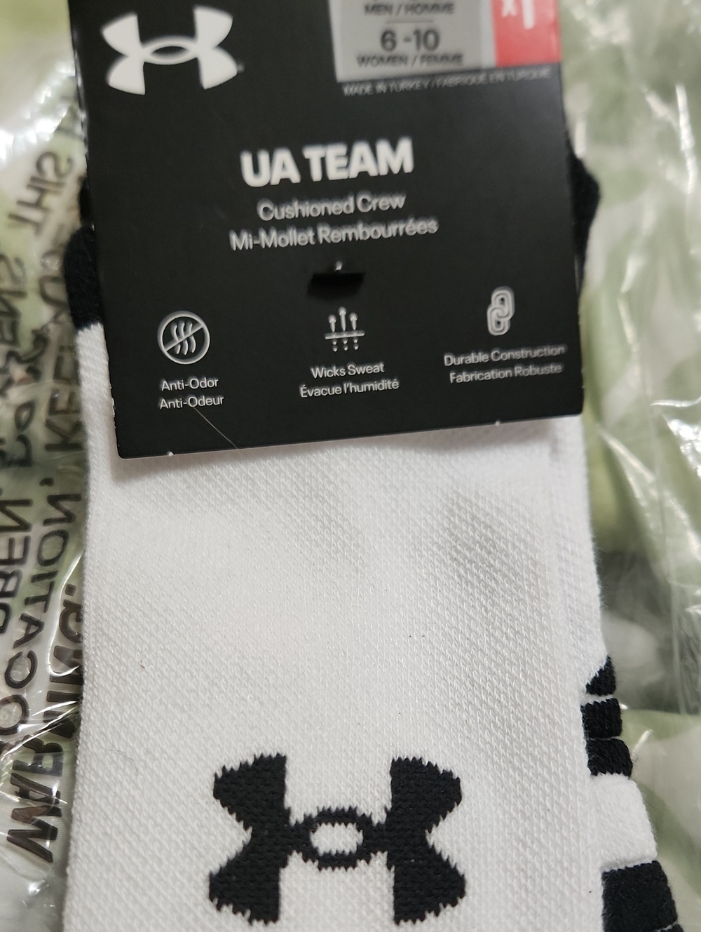 Under Armour White Black Cushioned Crew Socks 7 -8.5 Men, 6 -10 Women NEW